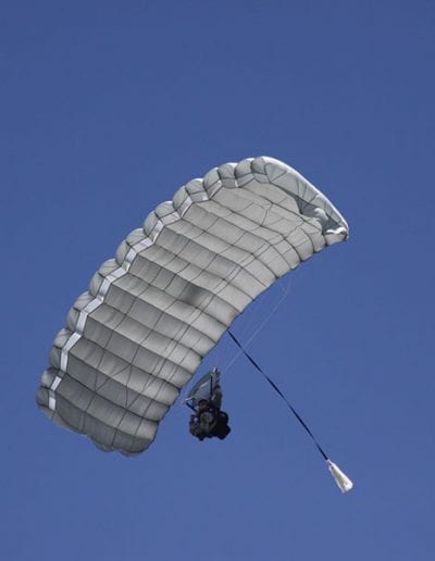Descending in an Heavy Load Tactical main parachute