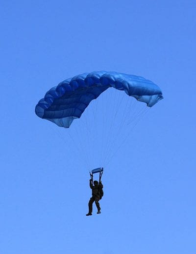 Descending in an tactical reserve parachute